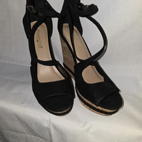 Naia Wedge Sandal - Picture 2 of 4